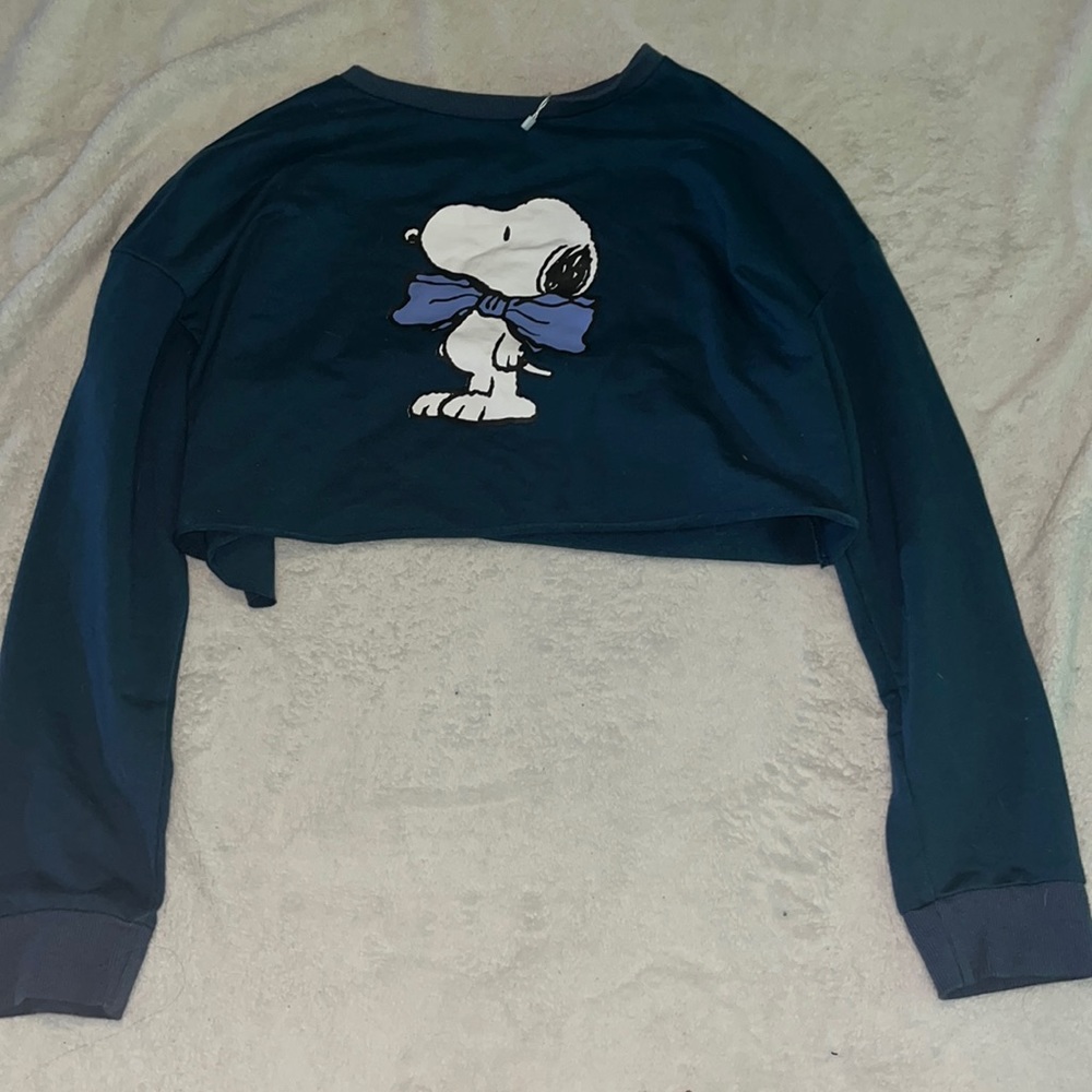 selling a snoopy shirt size L